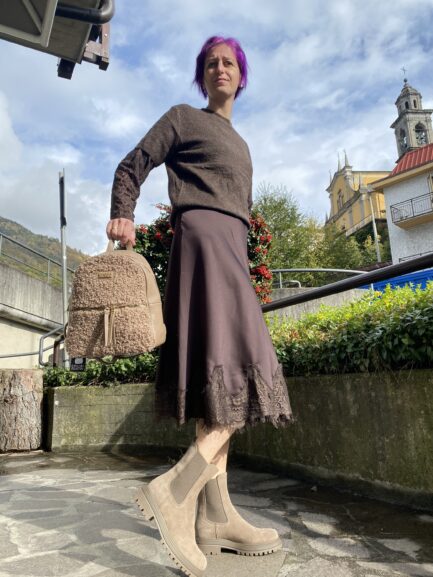 Gonna in raso con pizzo