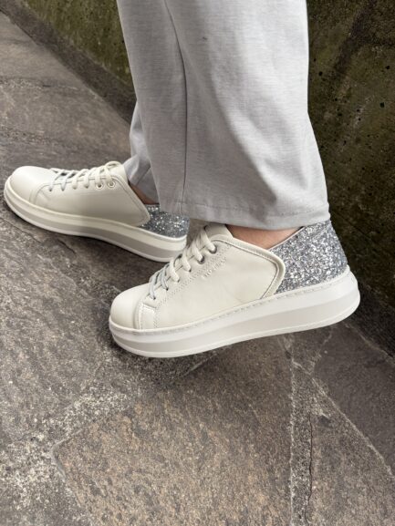 Stonefly bianca e glitter